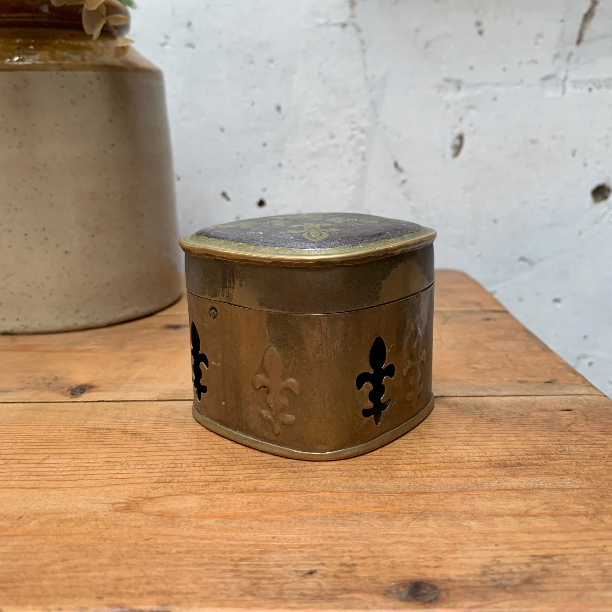Vintage French Fleur-de-lis brass pot pourri / trinket box