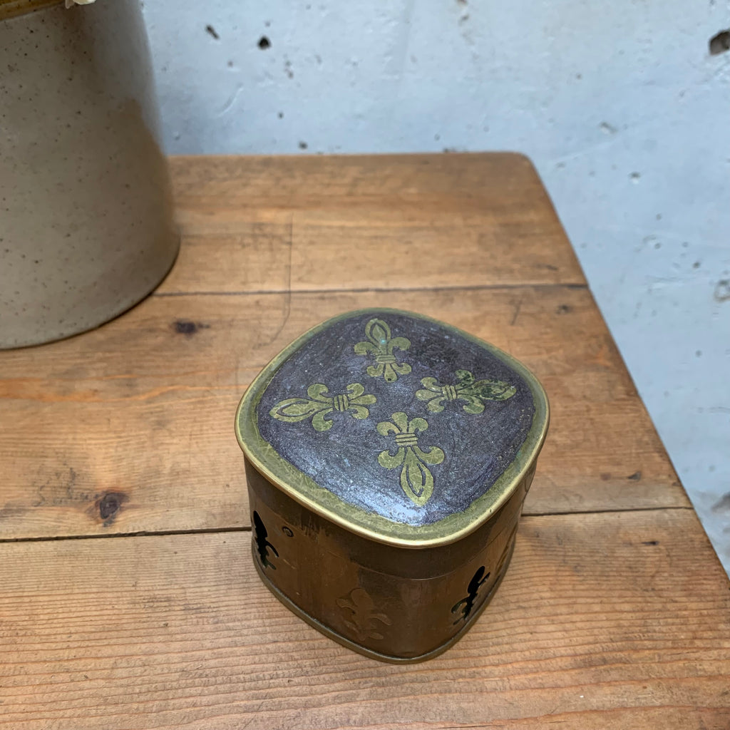 Vintage French Fleur-de-lis brass pot pourri / trinket box