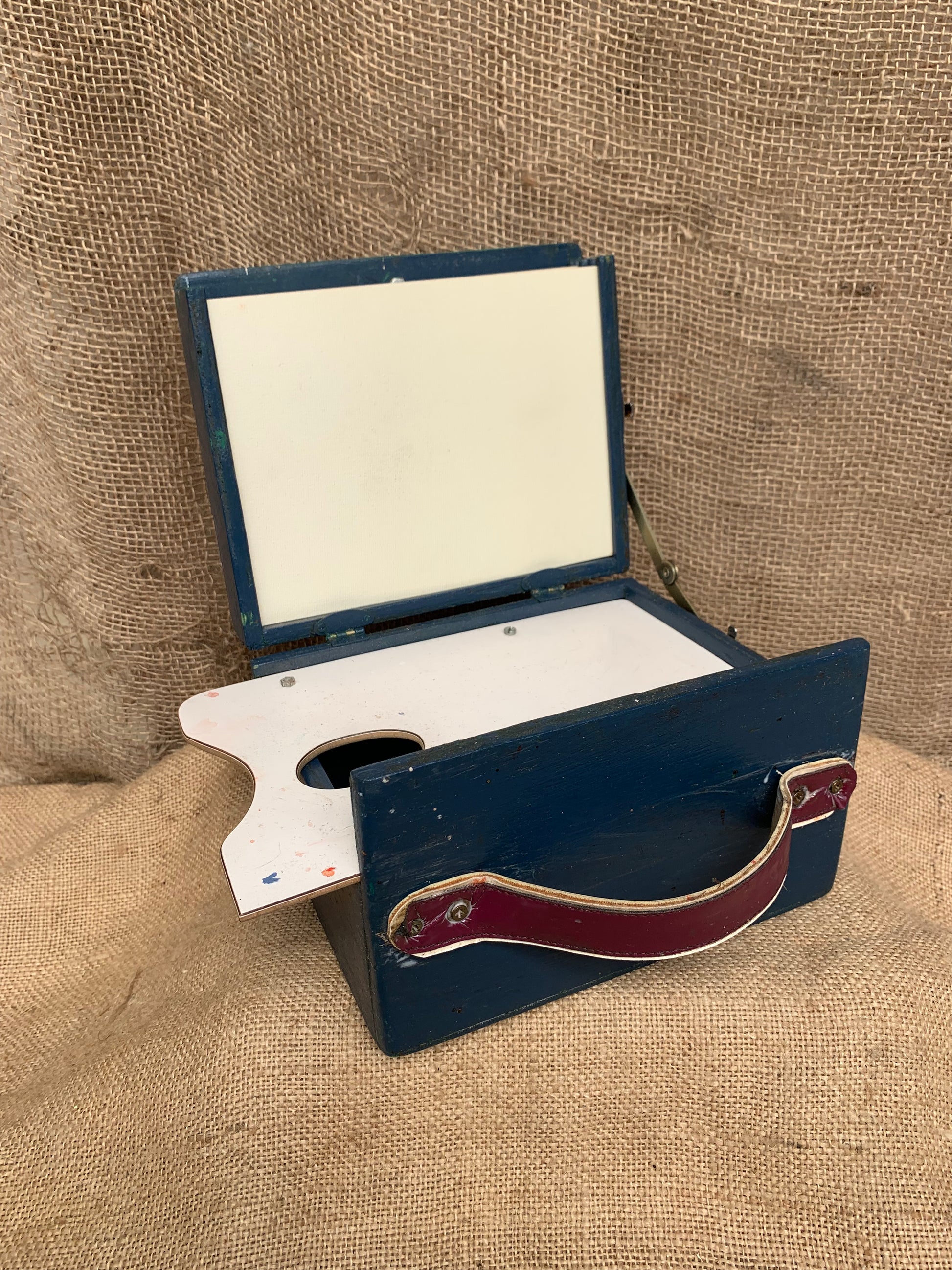 Artists Box / portable easel with slide out palette
