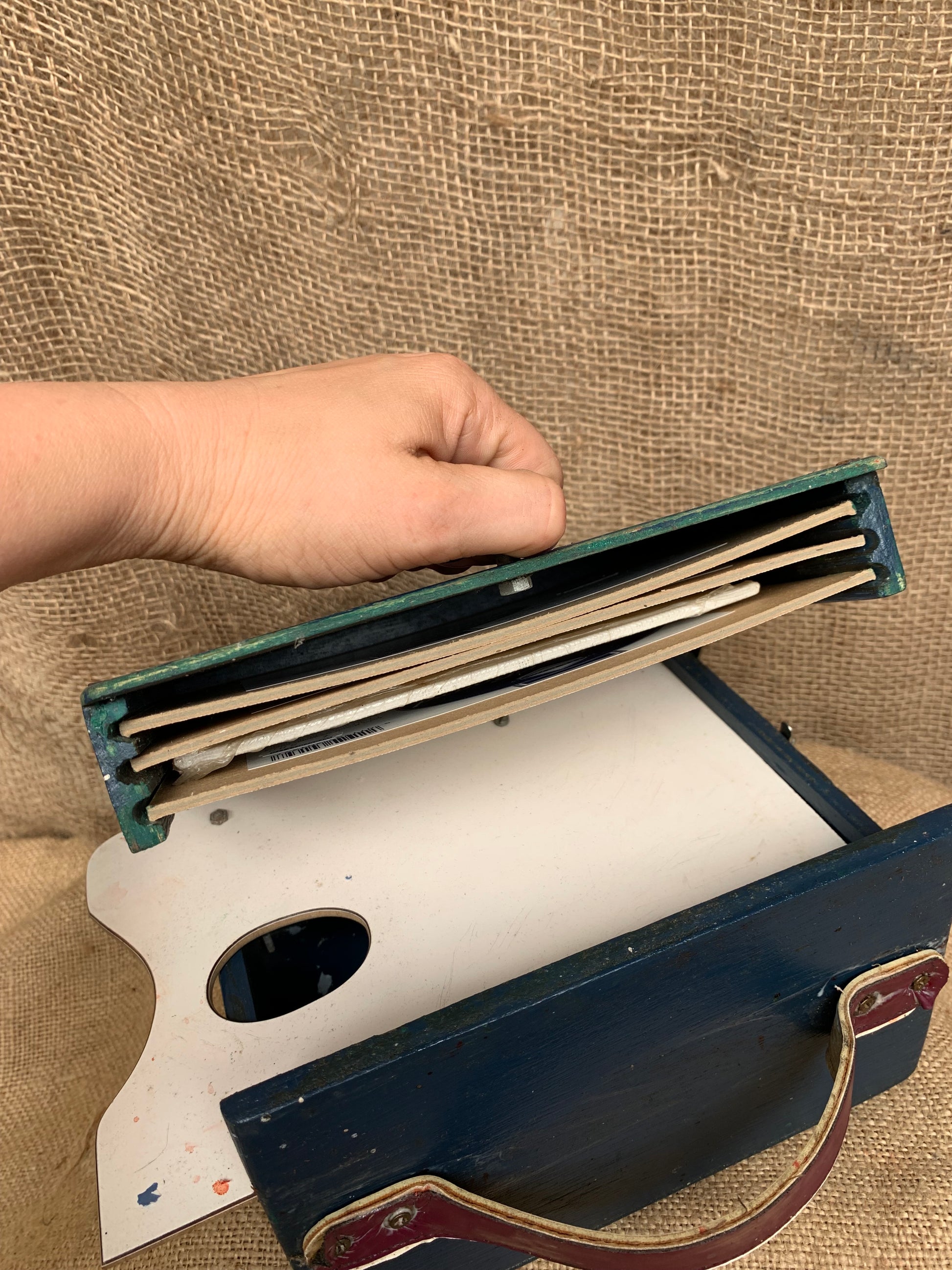 Artists Box / portable easel with slide out palette