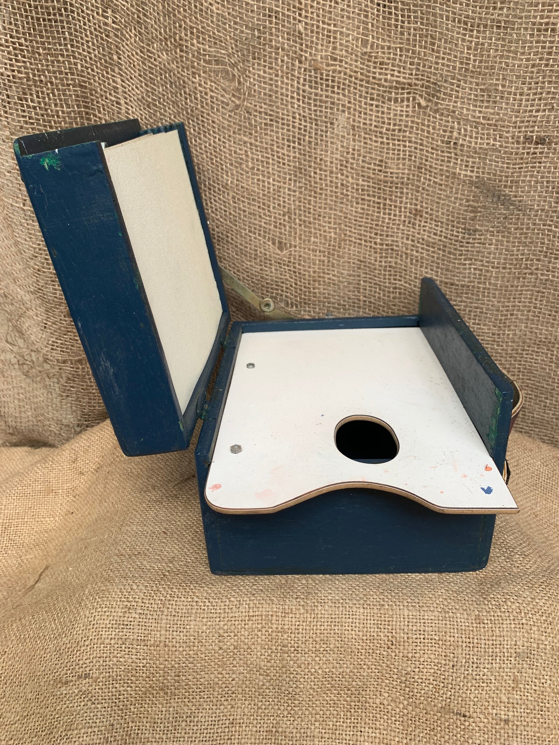 Artists Box / portable easel with slide out palette