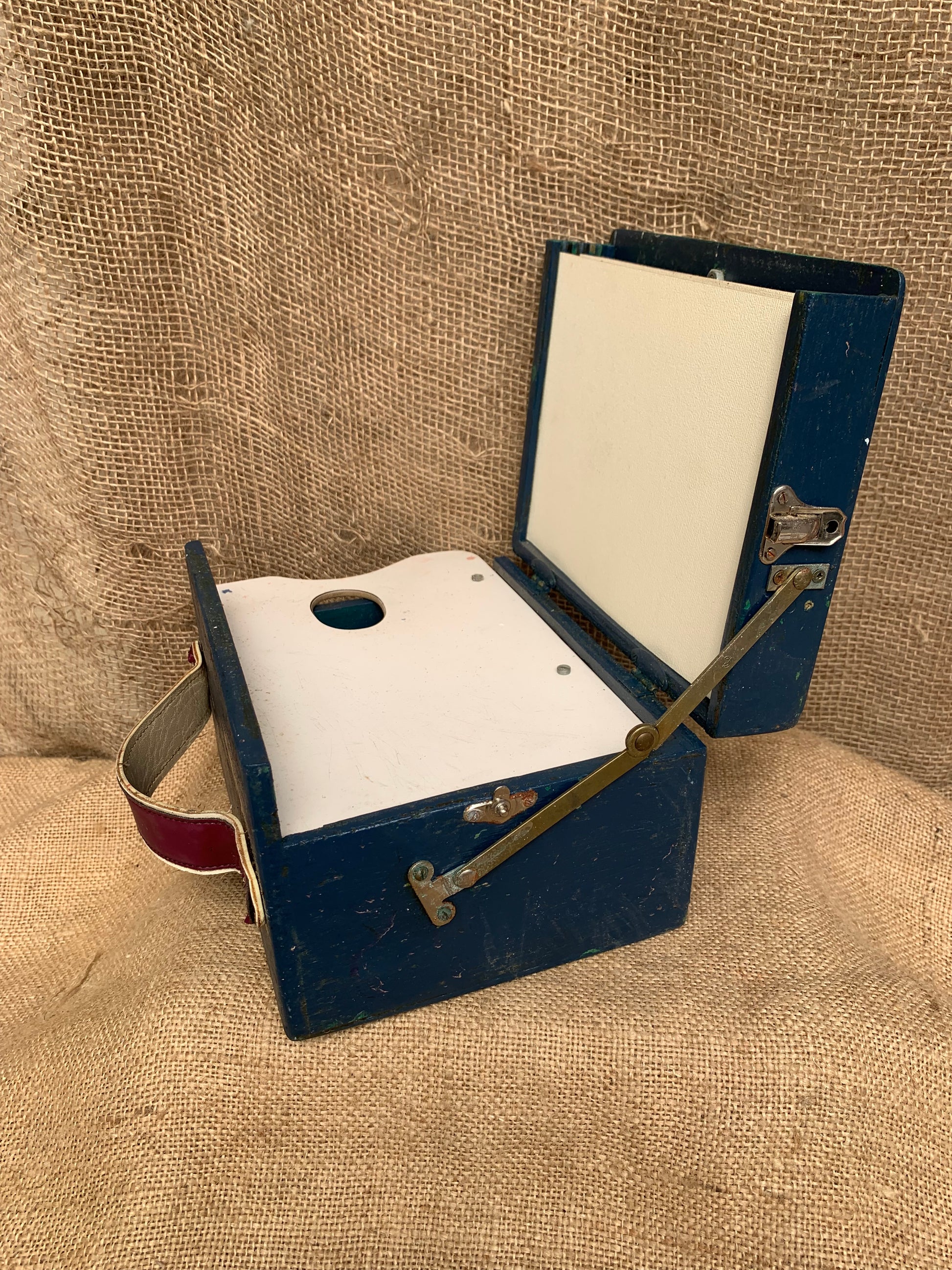 Artists Box / portable easel with slide out palette