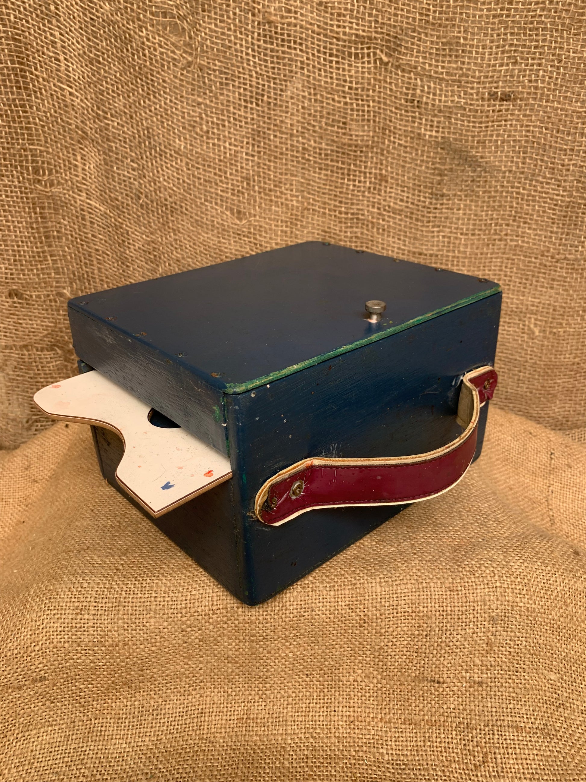 Artists Box / portable easel with slide out palette